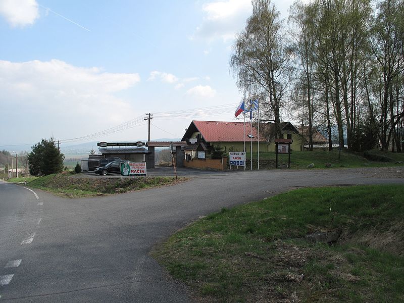 File:Svatá Kateřina (Chudenín), restaurace Račín.jpg