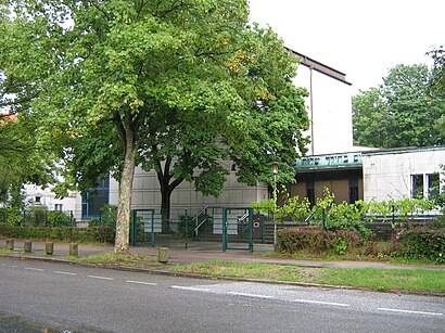 So kommt man zu Synagoge Hohe Weide mit den Öffentlichen - Mehr zum Ort Hier