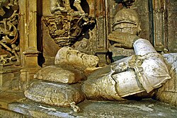 דמותו של אפונסו הראשון על קברו, נבנה ב-1502 וככל הנראה מבוסס על מראו האמיתי בשל שגופתו לא התרקבה כאשר קברו נפתח מחדש במאה ה-16
