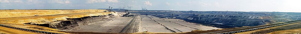 Tagebau Garzweiler Panorama 2005.jpg