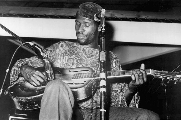 Taj Mahal performing in 1971 (Millard Agency photo)