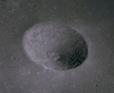 Taruntius F des de l'Apollo 10