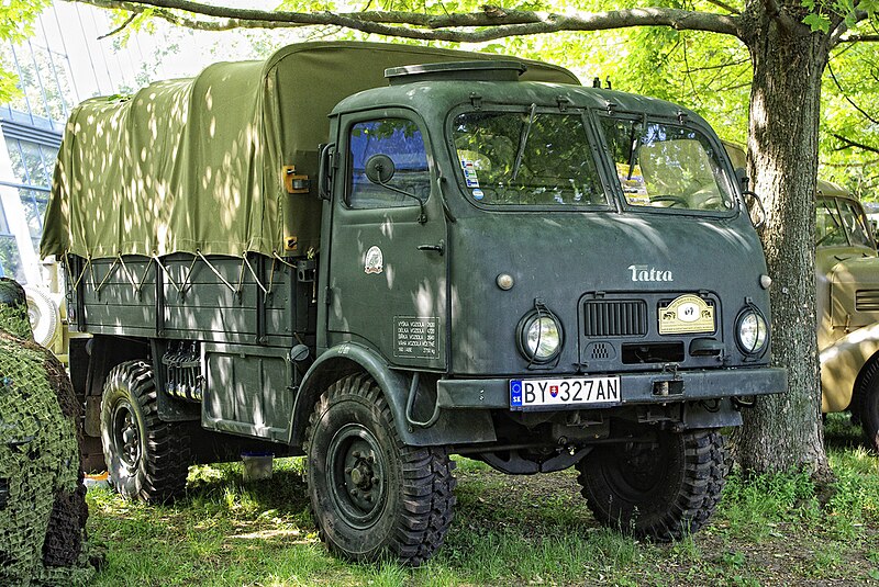 File:Tatra 805 Auf Rädern und Ketten 2011 Wien.jpg