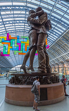 "The meeting place" sculpture at St Pancras station