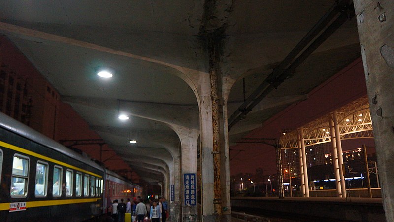 File:The platform 2 of changzhou railway station (Bejing direction).JPG