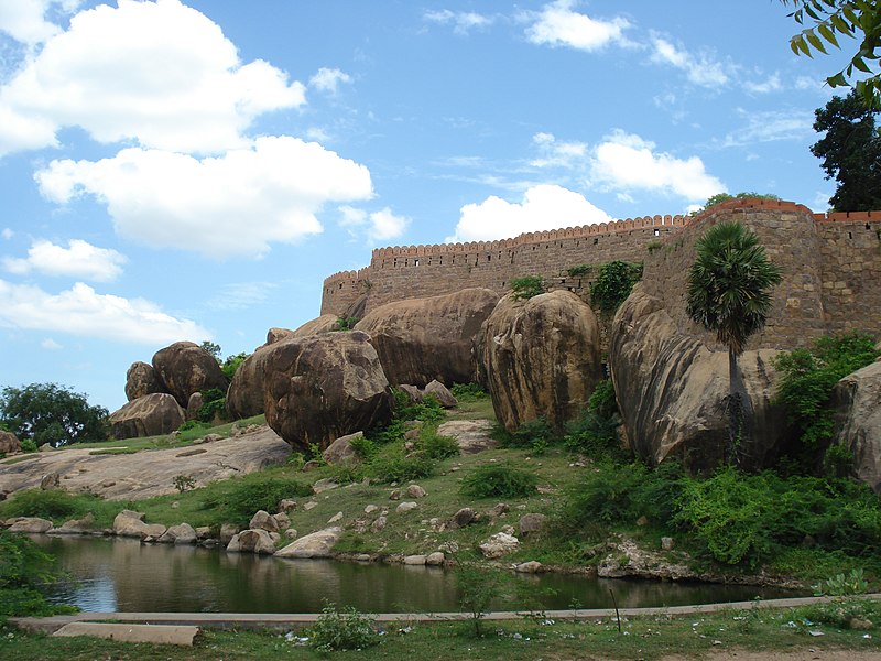 File:Tirumayam fort,tamilnadu - panoramio.jpg