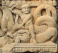 Straniero con fascia che combatte un Makara (mitologia indù). Porta meridionale dello Stupa 3.