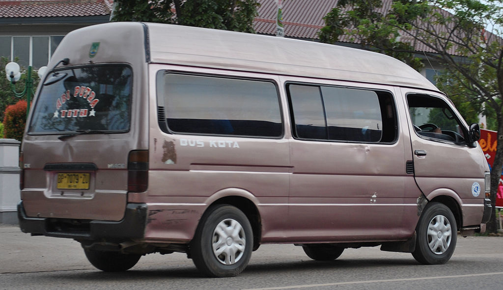 File Toyota  Hiace Angkot Batam  Dec 2012 jpg Wikimedia 