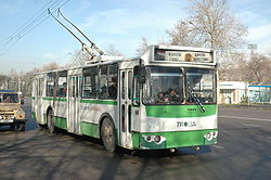 Душанбинський тролейбус ЗіУ-682-016 на маршруті № 12