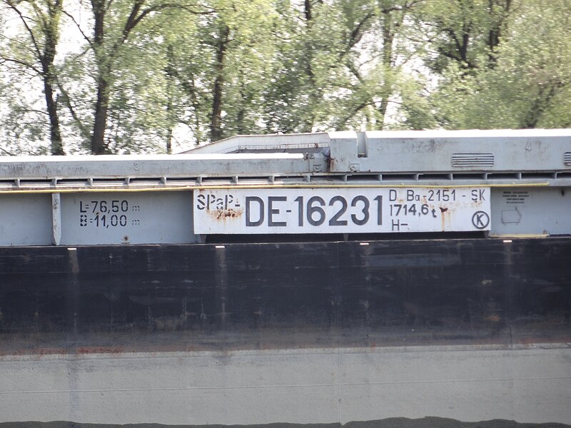 File:Tugboat Muflon 5 near Reibersdorf 03.jpg