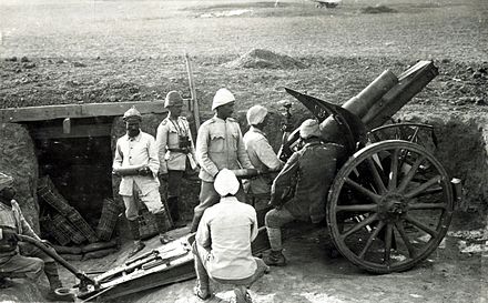 10.5 cm Feldhaubitze 98/09 and Ottoman artillerymen at Hareira in 1917 before the Southern Palestine offensive