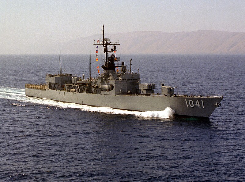 File:USS Bradley (FF-1041) underway near San Clemente Island on 8 July 1976.jpg