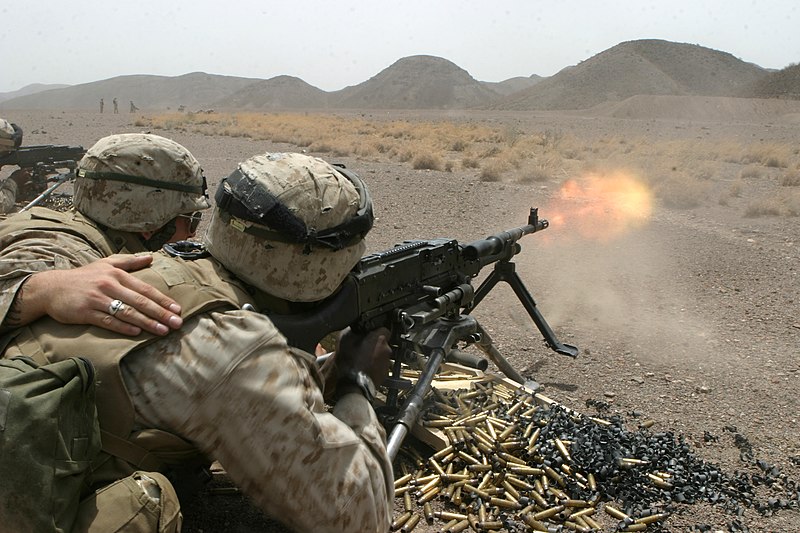 File:US Navy 050809-M-5900L-087 U.S. Marine Corps Lance Cpl. Mathew G. Schultz assists Lance Cpl. Hakeem L. Pinkston, with firing a M-240G medium machine gun at the Mariam Range in Djibouti.jpg