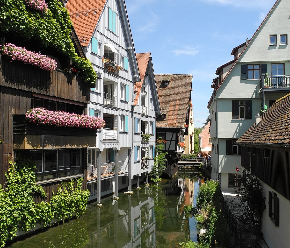 File Ulm Fischerviertel Blauarm Schiefes Haus Jpg Wikimedia