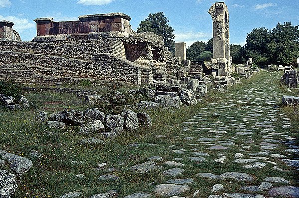 The road passing through Carsulae