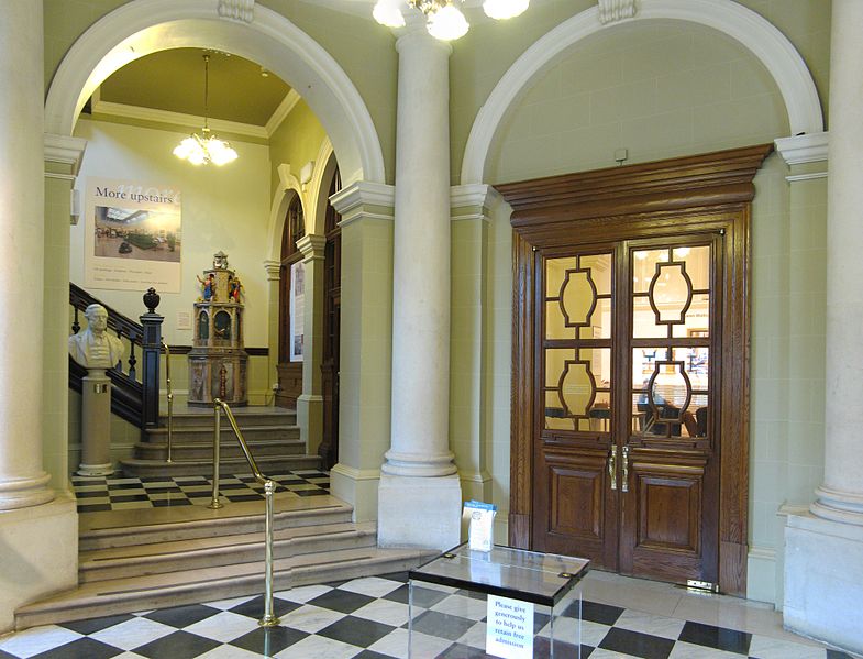 File:Victoria Art Gallery, Bath, foyer.jpg