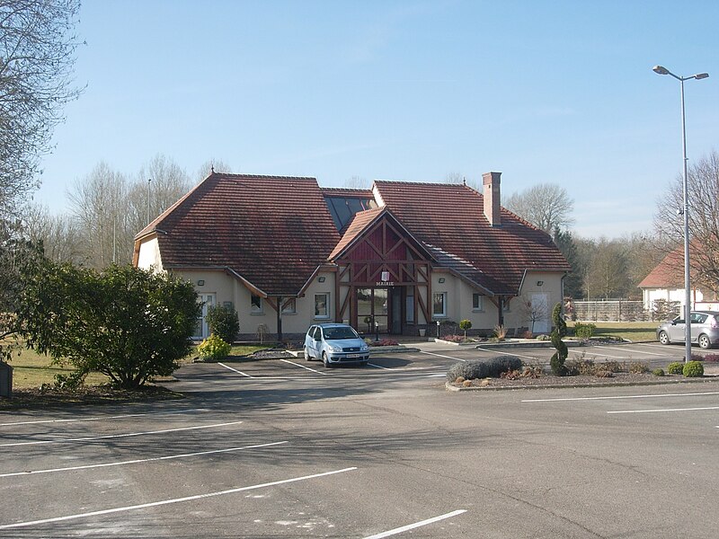 File:Villechetif Mairie.JPG