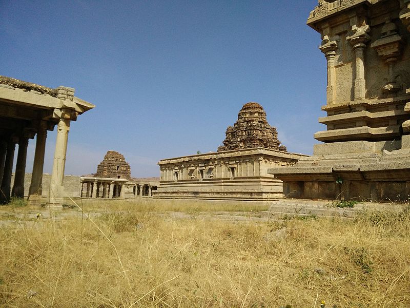 File:Vittala Temple, Vast Compound, Hampi.jpg