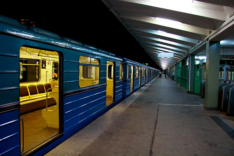 File:Vykhino at night (Выхино ночью) (5921439785).jpg