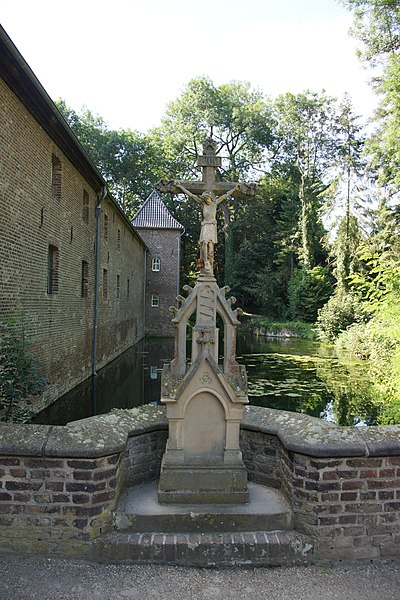 File:Wegekreuz Schloss Paffendorf.jpg