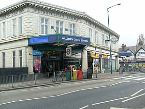 Willesden Green Tube Station in 2008.jpg