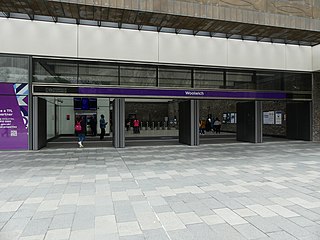 <span class="mw-page-title-main">Woolwich railway station</span> Railway station in London, England
