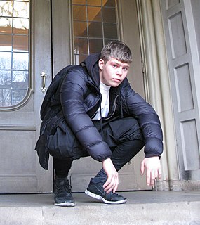 Yung Lean rodným jménem Jonatan Aaron Leandoer Håstad je švédský rapper, zpěvák, skladatel, producent a módní návrhář.
