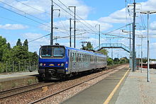 Foto av et tog på Écouflant stasjon.