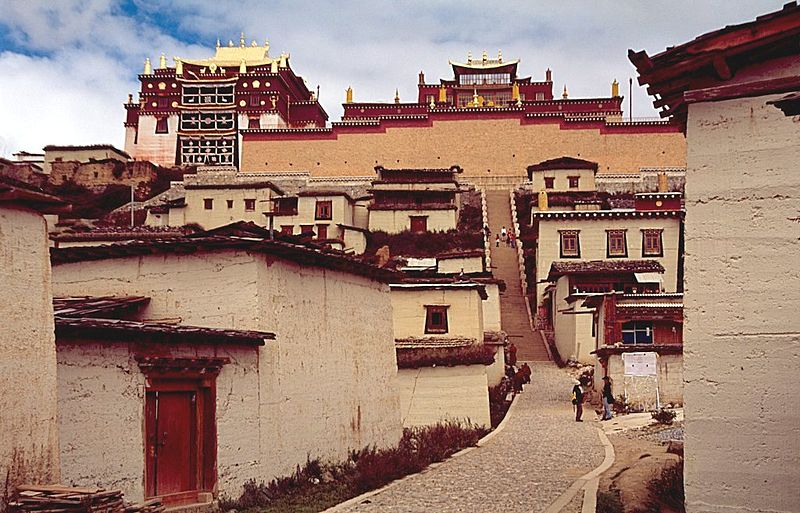 File:Zhongdian-sumtseling-gompa-c10.jpg