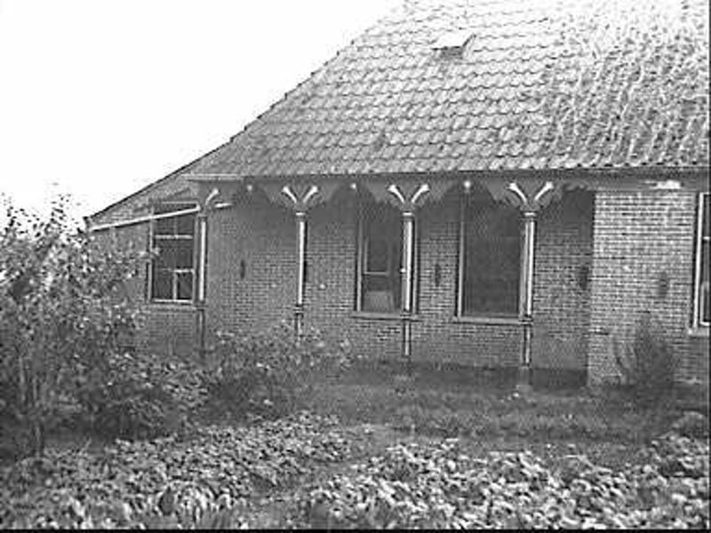 File:Zijgevel van woning RDMZ, S.J.Bouma, CJ 4 - De Weere - 20479673 - RCE.jpg