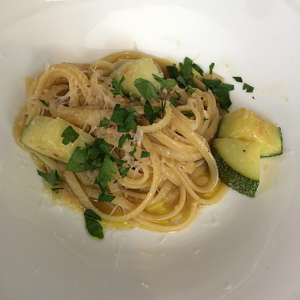 File:Zucchini oil pasta.jpg