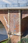 Reyniès - Le pont sur le Tarn (Bridge on Tarn river) - The level of the various floods of the Tarn