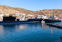 Slepen van de Sovjet-onderzeeër S-49 naar het ondergrondse museumcomplex Balaklava, 12 november 2021