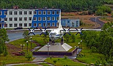 Самолёт-памятник АН-12 в магаданском аэропорту
