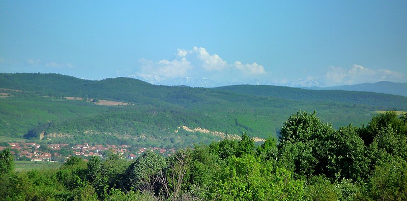 File:Село Торос-в далечината-вр.Ботев(ляво), Купените и Амбарица(дясно) - panoramio.jpg