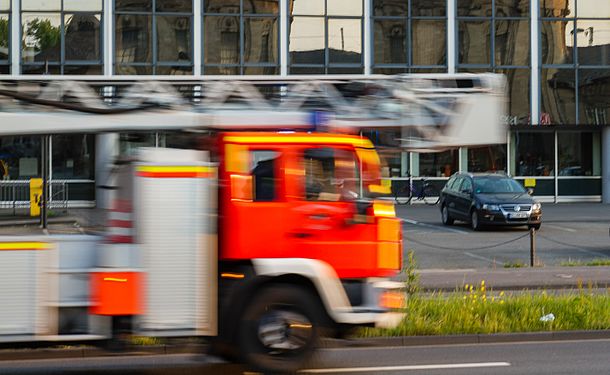 High rise aerial appliances in use Hubrettungsfahrzeug im Einsatz