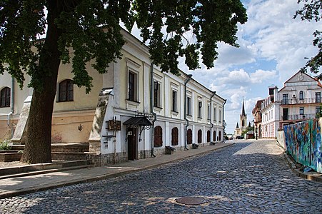 Українська: Житловий будинок, в якому жила Леся Українка. Луцьк, вул. Драгоманова, 23 (липень 2021 року). Фото: ©Mark Volkoff, CC BY-SA 4.0