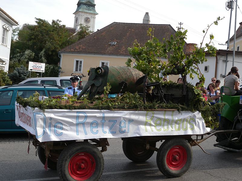 File:090927 RetzerWeinlesefest 012 (3959815246).jpg