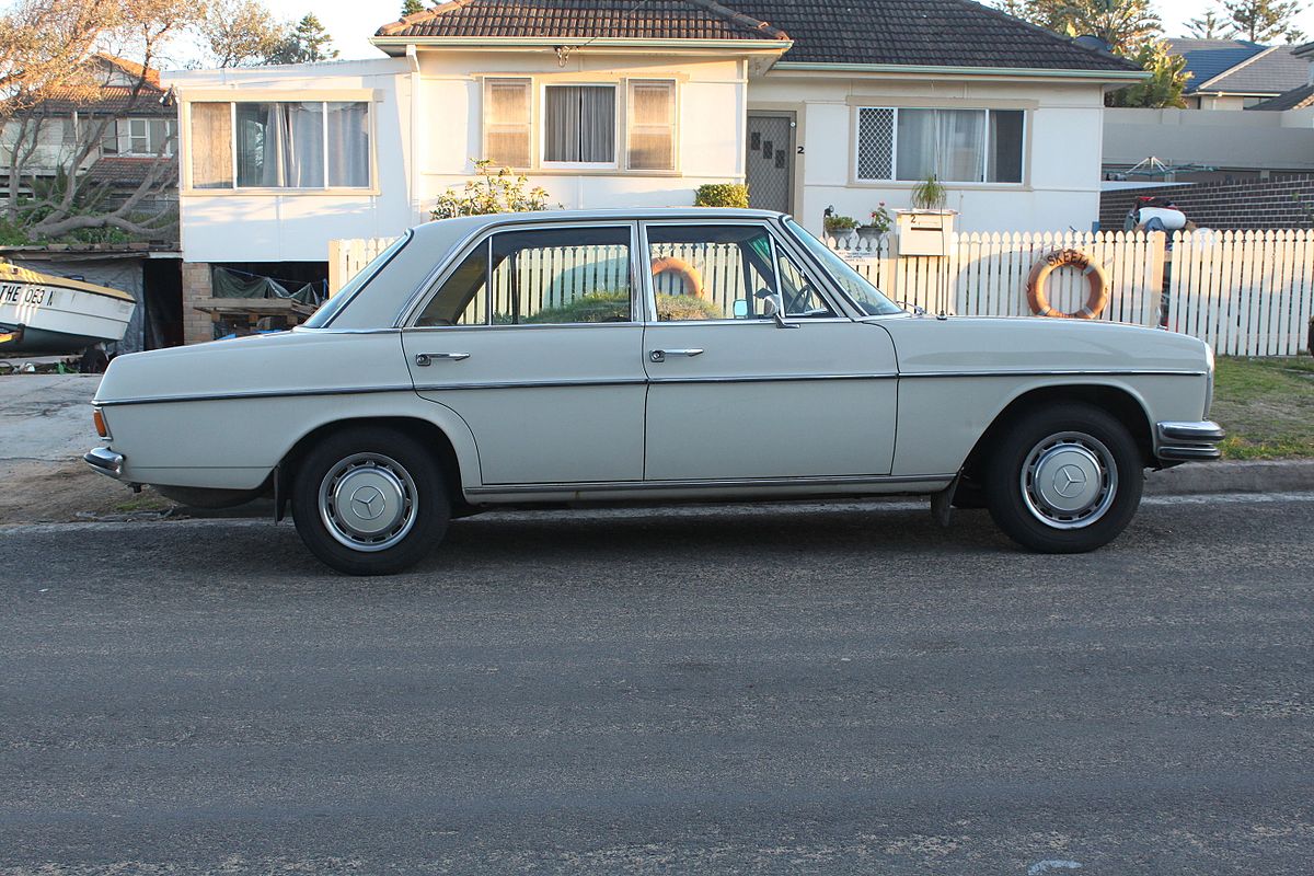 File:1970 Mercedes-Benz 250 (W114 