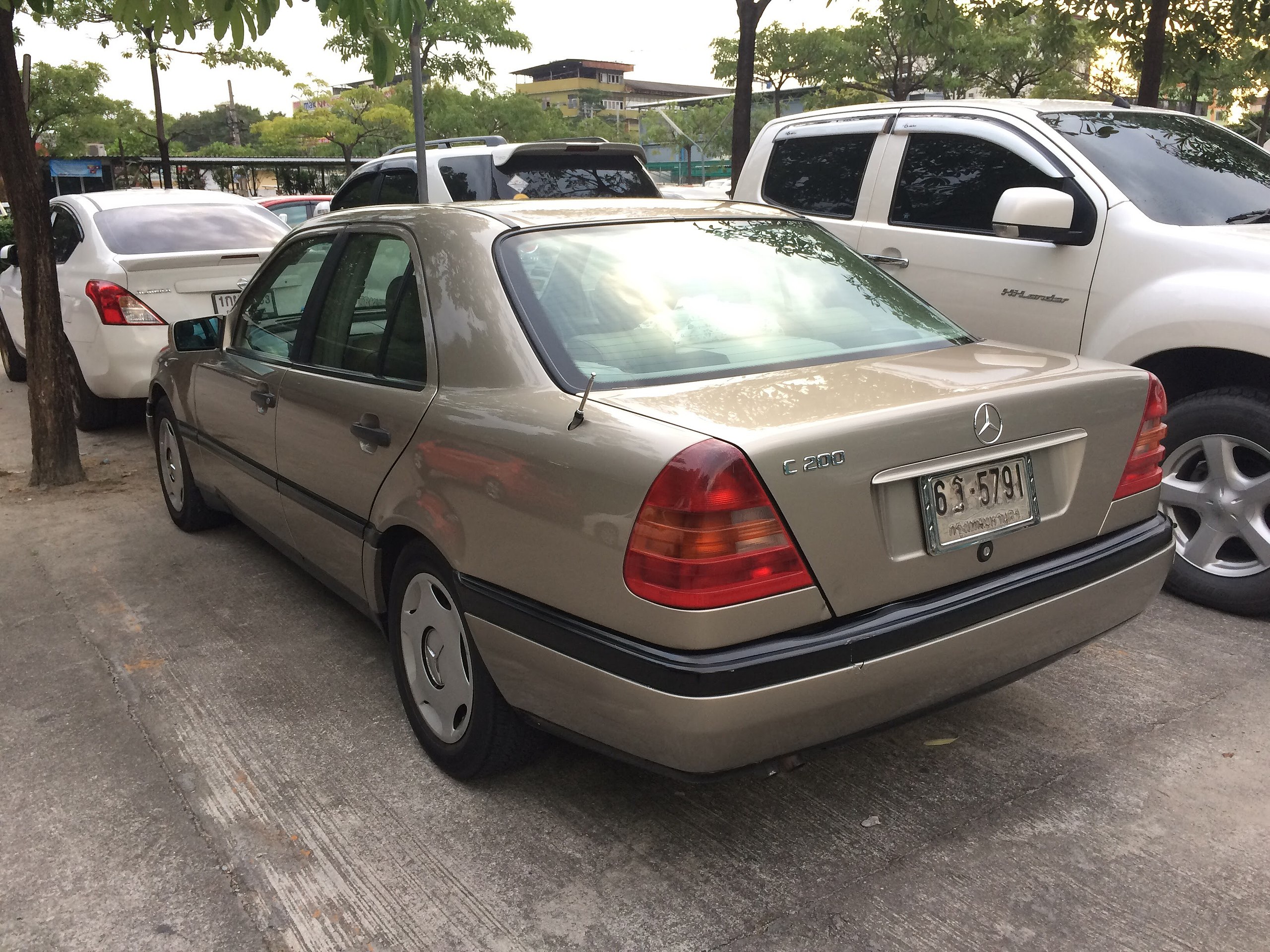 File:MercedesBenz W202 600x400.jpg - Wikimedia Commons