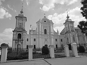 La façade de l'église.