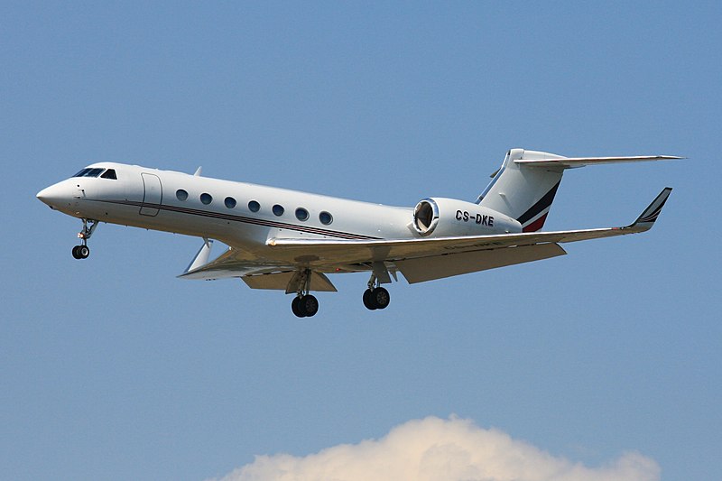 File:2010-07-21 G550 NetJets CS-DKE EDDF 01.jpg