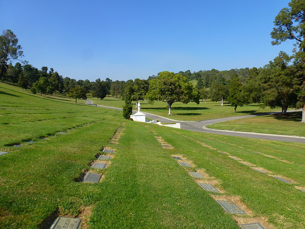 File:2013 - View N from East of the Great Mausoleum, Forest Lawn Memorial  Park, Glendale, CA - panoramio.jpg - Wikimedia Commons