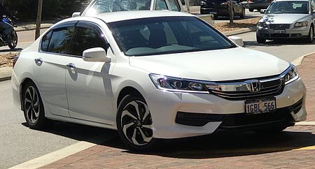 ไฟล์:2016_Honda_Accord_(MY16)_VTi_sedan_(2017-03-25).jpg