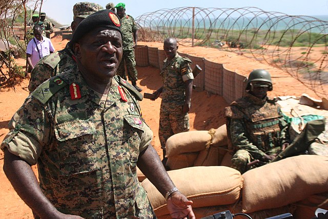 Ugandan Chief of Defence Forces General Katumba Wamala with Ugandan soldiers as part of AMISOM in 2017