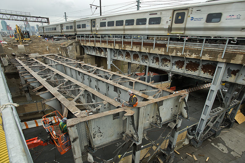 File:48th Street Bridge Removal (26268331996).jpg