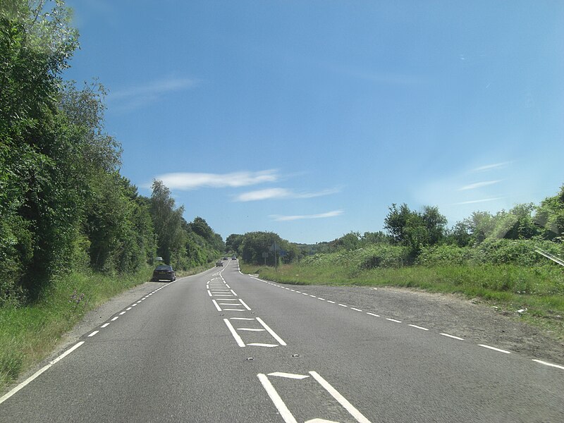 File:A31 junction with Kings Lane - geograph.org.uk - 4062474.jpg