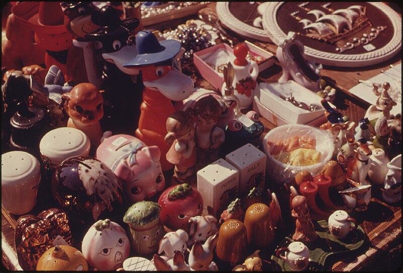 File:ASSORTMENT OF SALT AND PEPPER SHAKERS FOR SALE AT A FLEA MARKET IN WHITE CLOUD, KANSAS, NEAR TROY. IT IS SPONSORED BY... - NARA - 557137.jpg