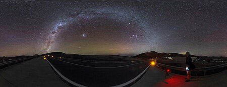 Tập_tin:A_Milky_Arc_Over_Paranal.jpg