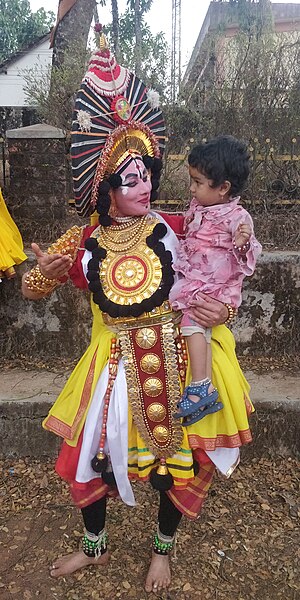 File:A child looking in wonder at the Yakshagana artiste.jpg